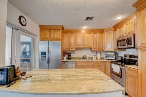 5136 Mirror Lk Blvd, Boynton Beach FL 33472-1211 exterior