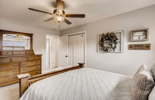 366 Commonwealth Ln, Elmhurst IL 60126-4918 exterior