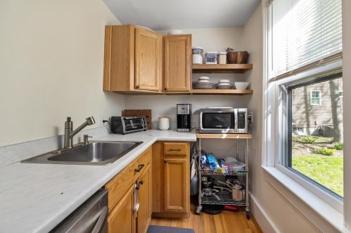 9 Arch St, Dover NH 03820-3627 exterior