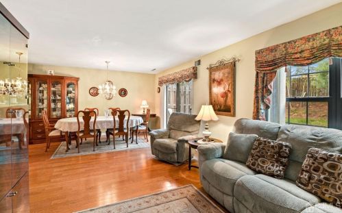 46 Woodfern St, Edison NJ 08820-1443 exterior