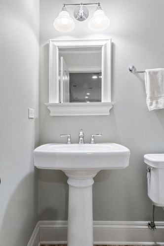 2111 Grace St, Chicago IL 60618-4901 exterior