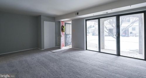 27 Providence Frg Rd, Limerick PA 19468-2905 exterior