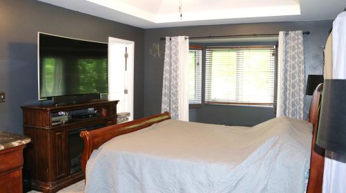 48058 Kings Ct, Macomb Township, MI 48044-6500