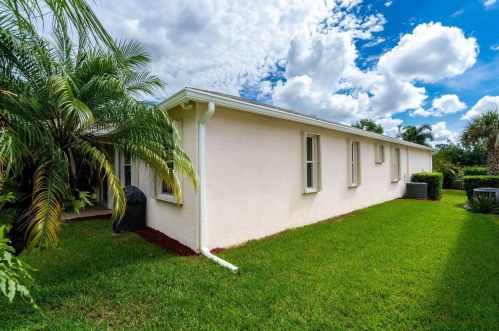 236 Coconut Key Way, Fort Pierce FL 34986-1911 exterior