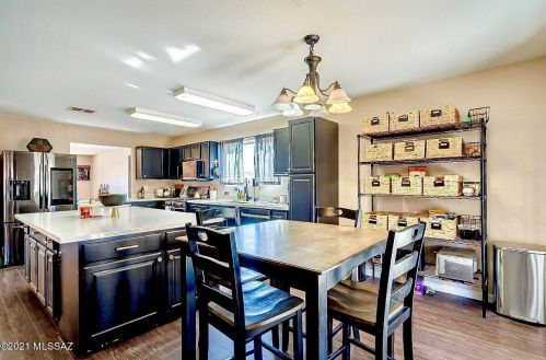 8463 Deer Valley Dr, Tucson, AZ 85742-8104