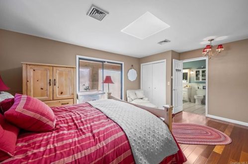 429 Clove Rd, Monroe NY 10950-4625 exterior