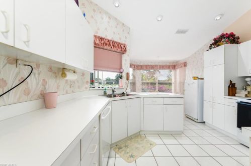 6637 Vancouver Ln, Naples, FL 34104-7845