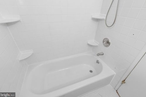 6934 Westhampton Dr, Alexandria VA 22307-1528 exterior