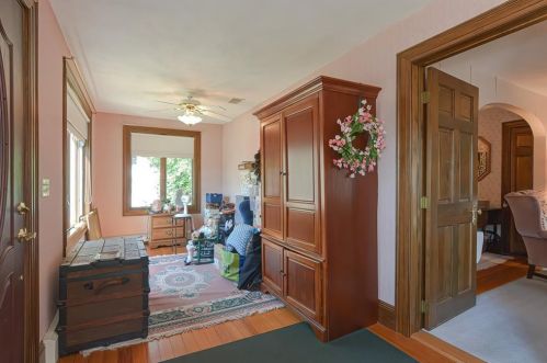 71 Allen Ave, Providence, RI 02911-1916