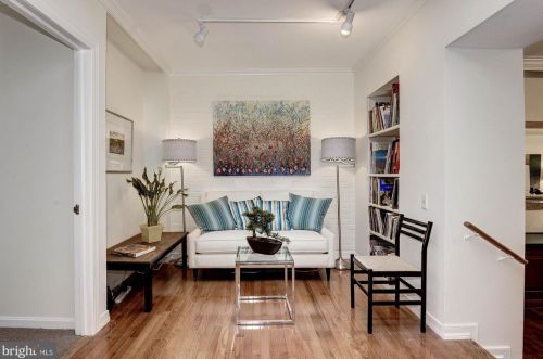 2015 Q St, Washington DC 20002-2373 exterior