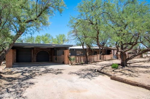 8901 Bears Path Rd, Tucson AZ  85749-8139 exterior