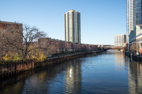 400 Clinton St, Chicago IL  60607-3803 exterior