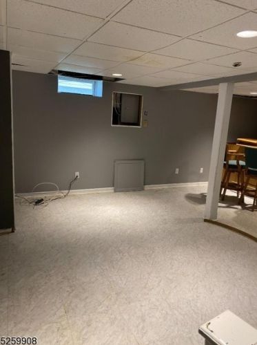 28 Phyllis Rd, Town Center NJ  07052-3526 exterior