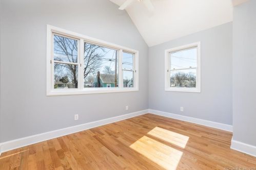 15 Dogwood Pl, Milford CT 06460-4930 exterior