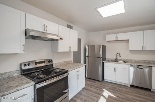 1626 Delaware St, Tucson AZ 85745-2306 exterior