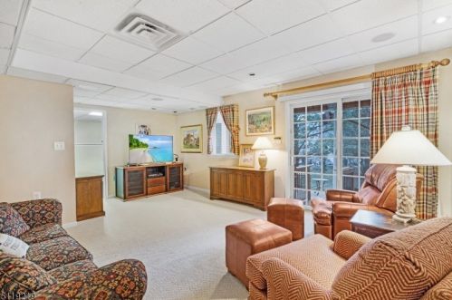 8 Otter Crk Rd, Montgomery NJ 08558-2369 exterior