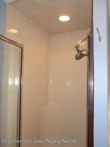 38 Locust Ter, Middletown NJ 07748-1404 exterior