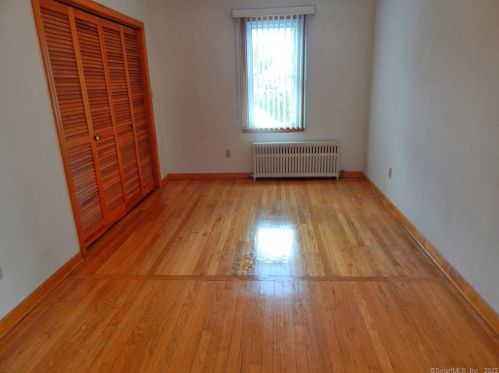 75 Smith St, Derby CT 06418-1217 exterior