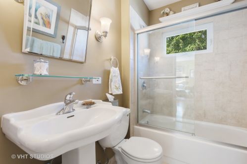 170 Pick Ave, Elmhurst IL 60126-3018 exterior