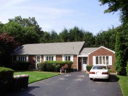 429 Winchester St, Newton, MA 02461-2010