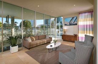 1168 Barrington Ave, Los Angeles CA  90049-6109 exterior