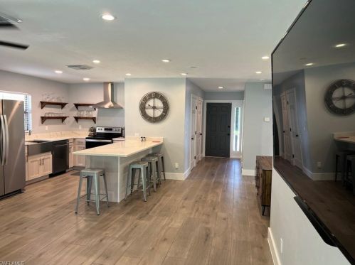 1160 Michigan Ave, Naples FL 34103-3873 exterior