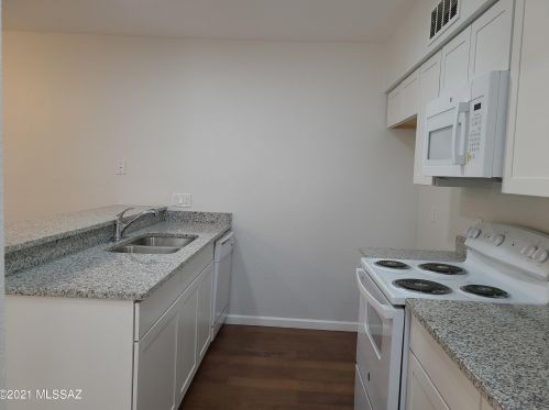 5642 Wood Crest Dr, Tucson, AZ 85746-1304