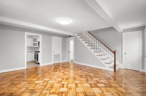 48 Clintonville Rd, North Haven CT 06473-2817 exterior