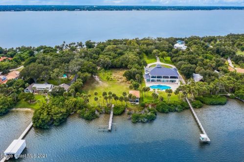 10060 Tropical Trl, Merritt Island FL 32953-6060 exterior