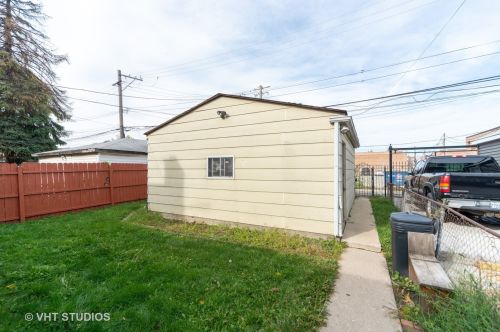 5318 Bloomingdale Ave, Chicago IL 60639-3857 exterior