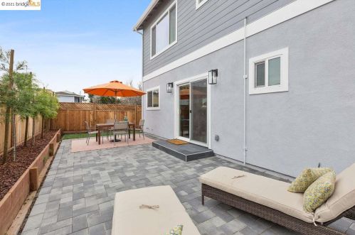 2325 8 St, Berkeley CA 94710-2311 exterior