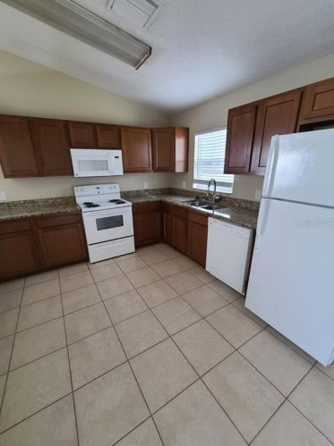 7421 Becky Thatcher Ln, Tampa, FL 33637-6320