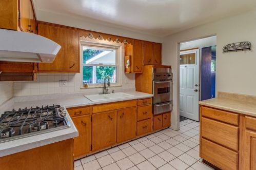 1216 Commercial St, Pittsburgh PA 15218-1102 exterior