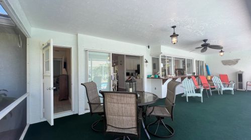 1911 Gaskins Cir, Fort Pierce FL  34952-6640 exterior