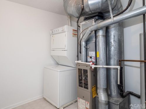 91 Inverness Dr, Edison NJ 08820-4654 exterior