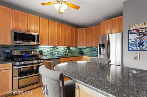 2319 Montrose Ave, Chicago IL 60618-1658 exterior