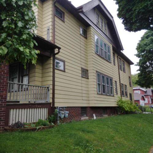 2475 41st St, Milwaukee, WI 53210-2933
