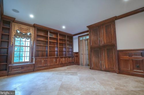 2221 Jefferson Ln, Huntingdon Valley PA 19006-6038 exterior