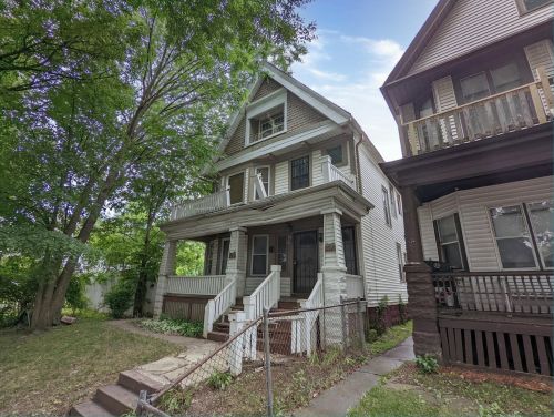 2735 34th St, Milwaukee, WI 53215-3541