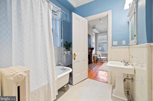 2010 Hillyer Pl, Washington DC 20009-1006 exterior