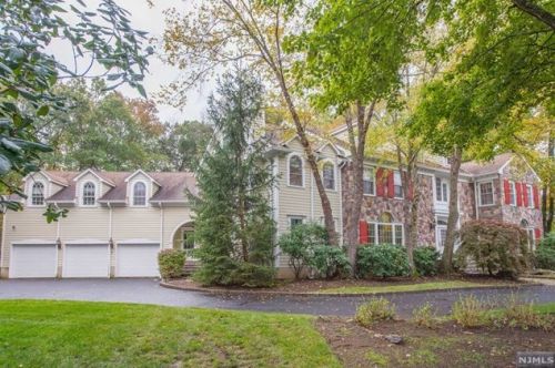 27 Trotters Ln, Mahwah NJ  07430-2517 exterior