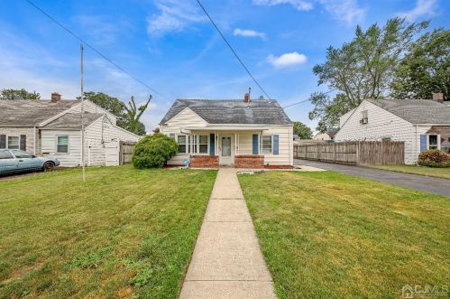 8 Hillcrest Ave, Edison, NJ 08817-3709