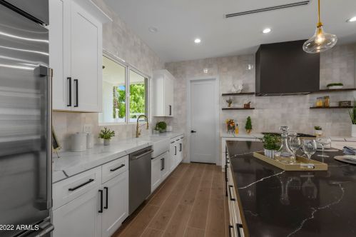 6841 12th Ave, Phoenix AZ  85013-1021 exterior