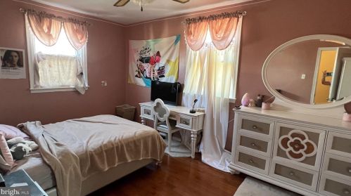 823 Longshore Ave, Philadelphia PA  19111-4422 exterior