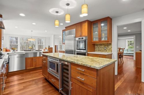 231 Bayberry Ln, Westport CT 06880-4026 exterior