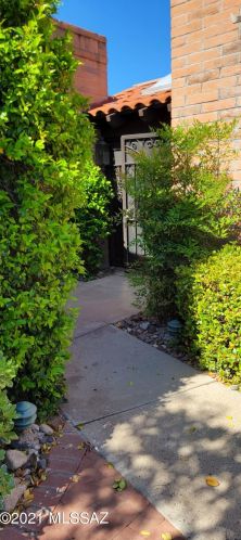 4504 Camino Campero, Tucson AZ  85750-6300 exterior