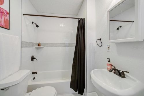 309 Crest Ave, Tampa FL 33614-6709 exterior