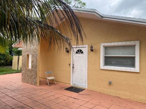 2320 Savona Blvd, Fort Pierce, FL 34953-2213