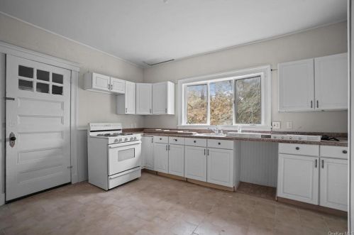 34 Webb Rd, Middletown NY 10940-6535 exterior