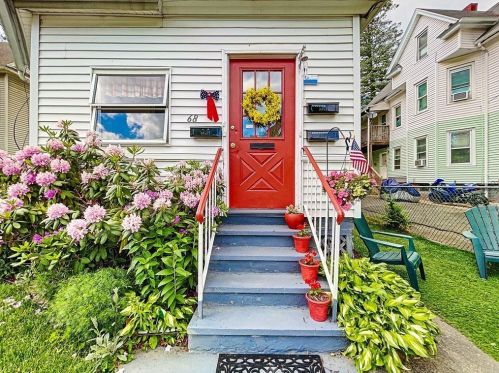 68 Waverly St, Springfield, MA 01107-1868
